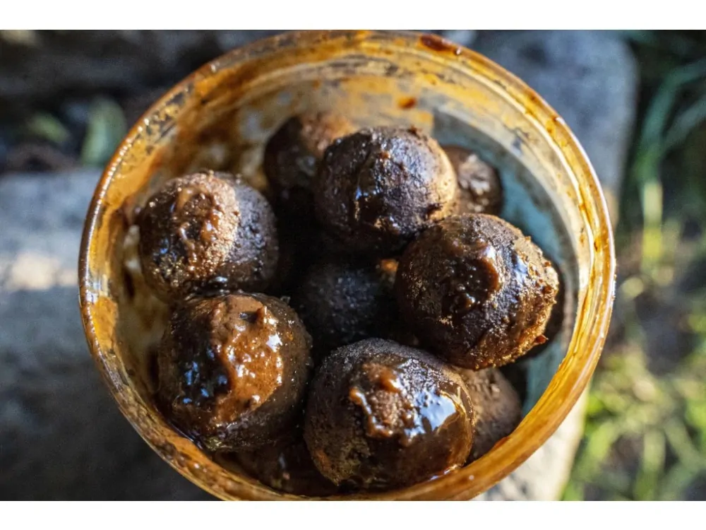 Boilies v dipu KLOBÁSA 16mm