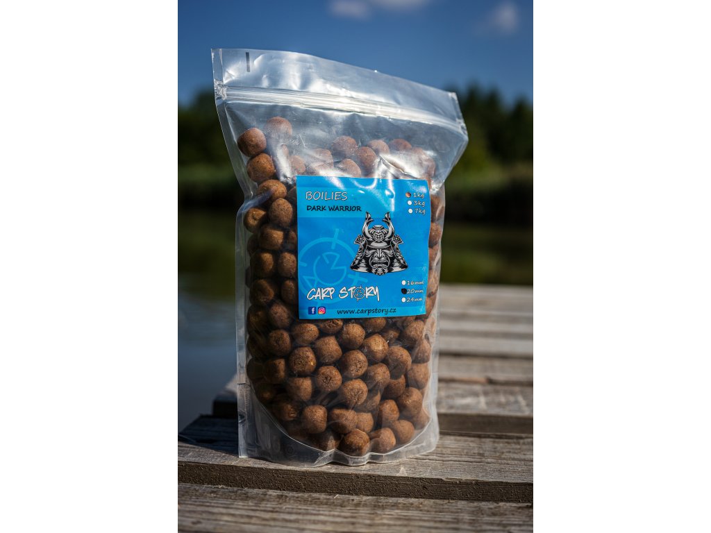 Boilies Dark Warrior ( Oliheň + Chobotnice ) 1 kg 16 mm